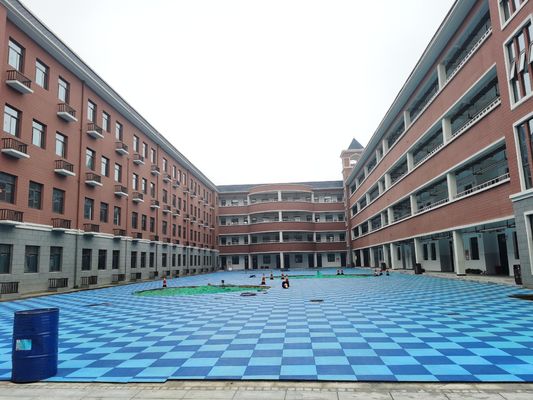 Pavimentos de borracha resistente a UV de cor para o exterior para comunidade / complexo habitacional / parque